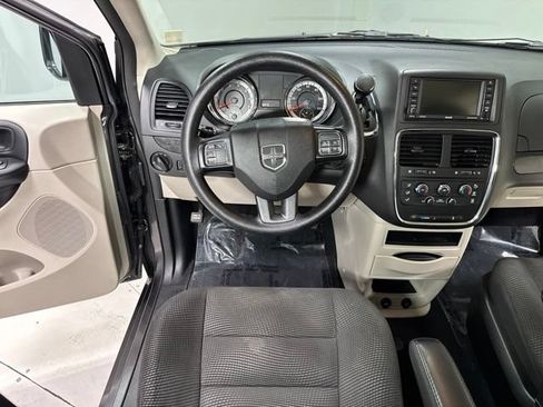 Used 2020 Dodge Grand Caravan SE w/ UConnect Hands-Free Group FWD image 14