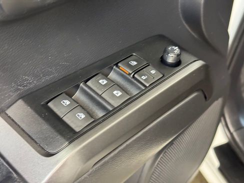 Used 2022 Toyota Tacoma TRD Off-Road image 10