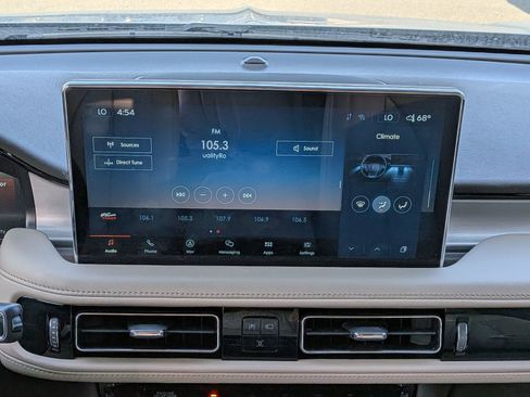 Used 2023 Lincoln Nautilus Standard w/ Premium Package image 11