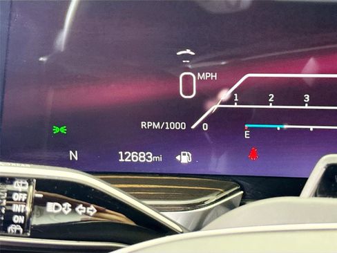 Used 2025 Cadillac Escalade ESV Premium Luxury image 17