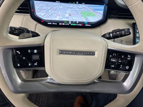 Used 2025 Land Rover Range Rover Autobiography AWD/4WD image 9