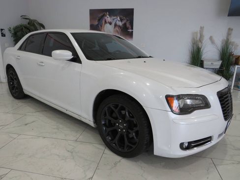 Used 2014 Chrysler 300 S RWD image 1