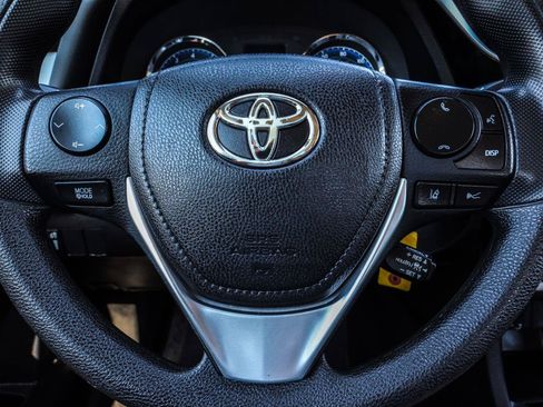 Used 2017 Toyota Corolla LE w/ Carpet Mat Package (TMS) FWD image 12