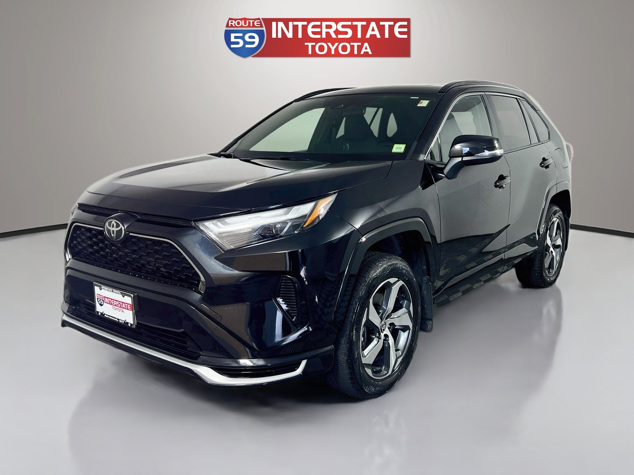 Used 2025 Toyota RAV4 SE w/ Weather & Moonroof Package AWD/4WD image 3