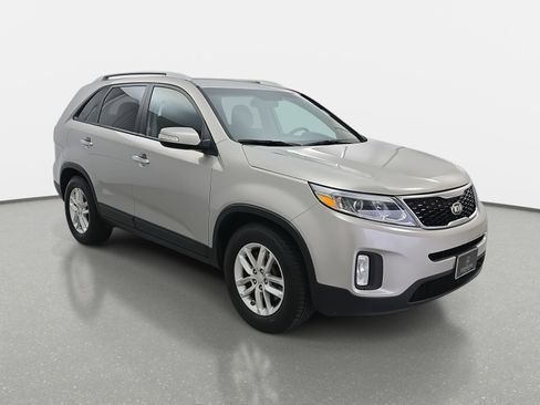 Used 2014 Kia Sorento LX image 3