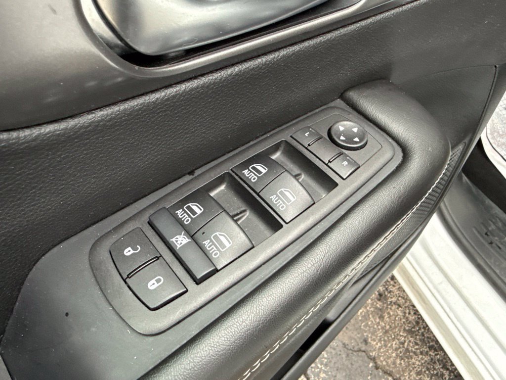 Used 2026 Chrysler Pacifica Select FWD image 22