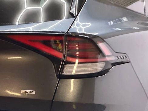 Used 2023 Kia Sportage SX image 11