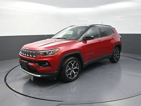 Used 2025 Jeep Compass Limited AWD/4WD image 3