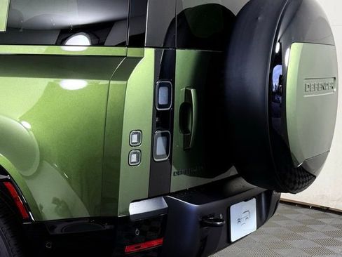 New 2026 Land Rover Defender 110 X-Dynamic SE image 17