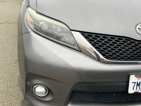 Used 2015 Toyota Sienna SE image 8