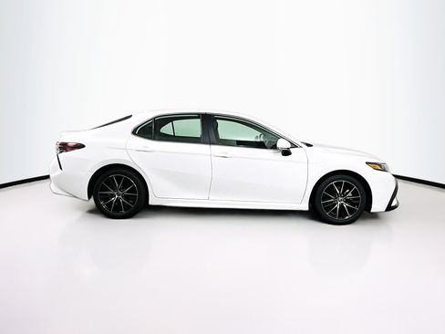 Used 2023 Toyota Camry SE w/ Cold Weather Package image 10