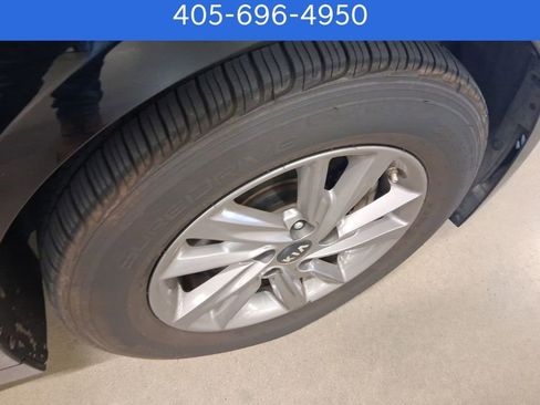 Used 2020 Kia Optima LX image 11