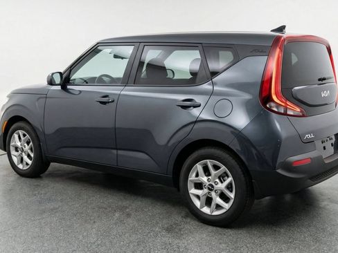 Used 2025 Kia Soul LX w/ LX Technology Package FWD image 6