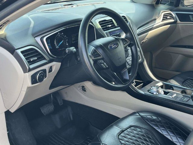 Used 2020 Ford Fusion SE FWD image 12