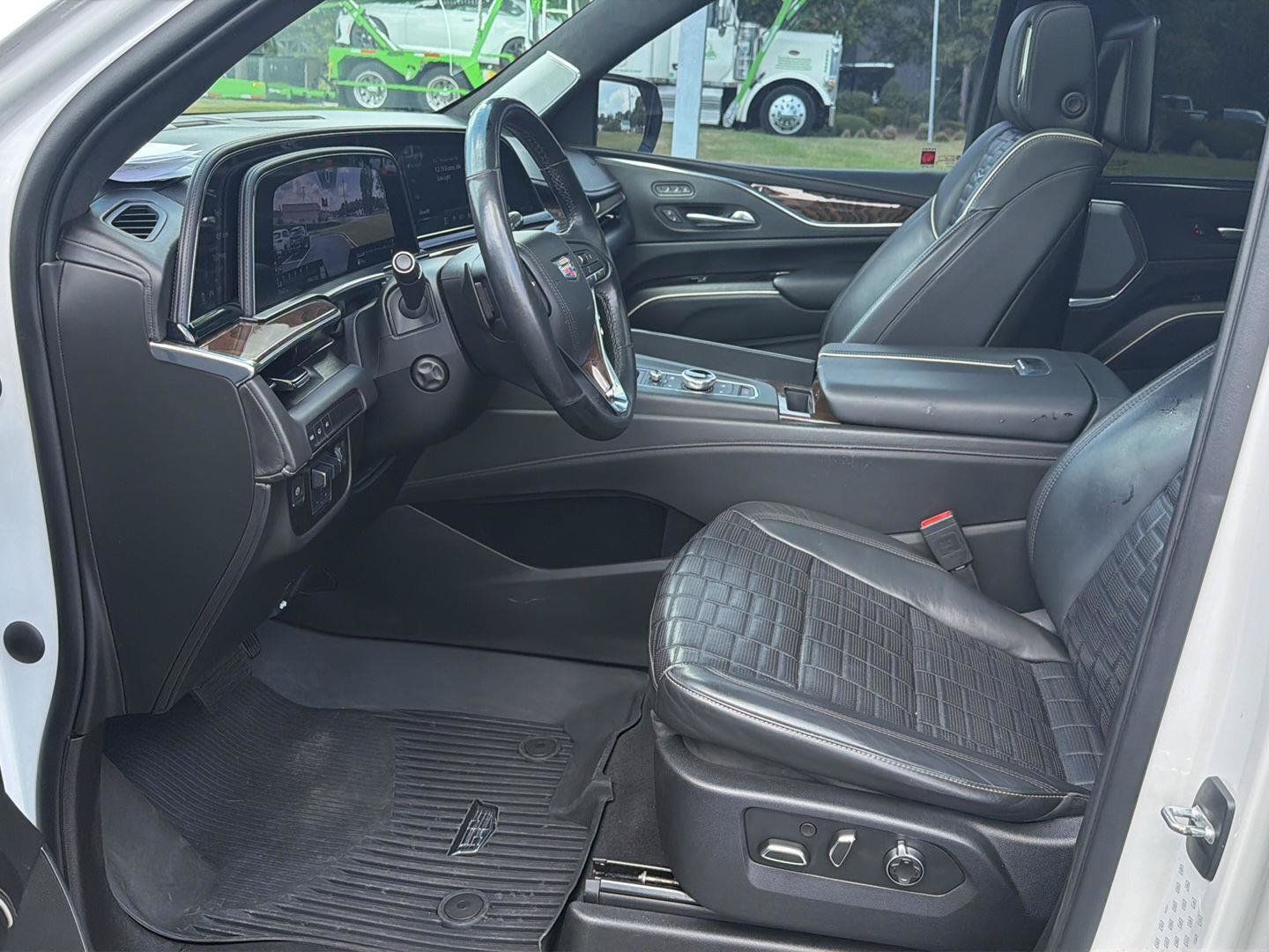 Used 2021 Cadillac Escalade Premium Luxury Platinum RWD image 10
