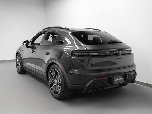 New 2026 Porsche Macan 4 Electric image 3