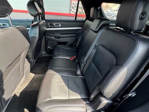 Used 2017 Ford Explorer XLT w/ Equipment Group 202A image 17