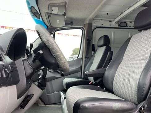 Used 2008 Dodge Sprinter 2500 RWD image 9