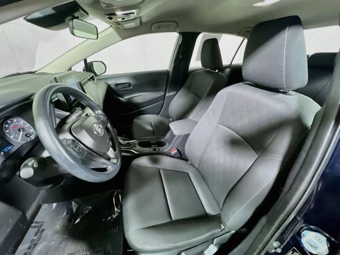 Used 2025 Toyota Corolla LE FWD image 17