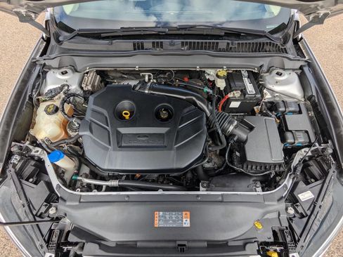 Used 2017 Ford Fusion SE w/ Fusion SE Technology Package image 30