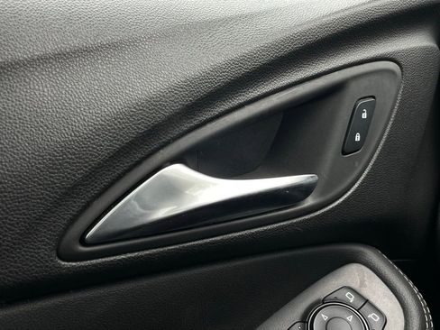 Used 2024 Buick Encore GX Sport Touring image 13