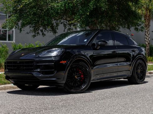 Used 2025 Porsche Cayenne GTS AWD/4WD image 28