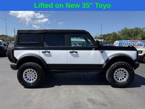 Used 2023 Ford Bronco Badlands AWD/4WD image 3