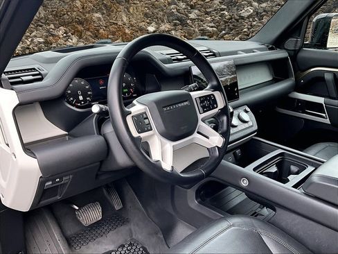 Used 2024 Land Rover Defender 110 SE image 11