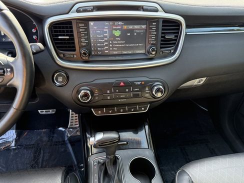 Used 2017 Kia Sorento SX image 21