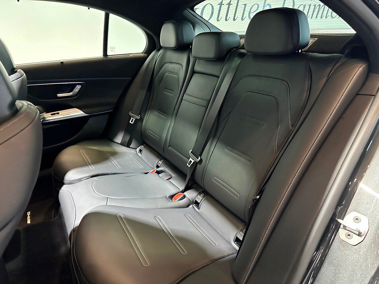 Certified 2025 Mercedes-Benz E 53 AMG e 4MATIC Sedan image 32