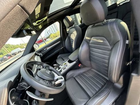 Used 2023 Alfa Romeo Stelvio Veloce AWD/4WD image 15