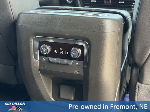 Certified 2025 Chevrolet Suburban High Country AWD/4WD image 18