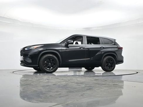 Used 2024 Toyota Highlander XLE FWD image 36