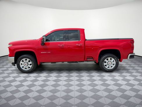 Used 2024 Chevrolet Silverado 2500 LT w/ Convenience Package RWD image 2