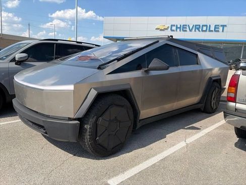 Used 2024 Tesla Cybertruck AWD Crew Cab image 2