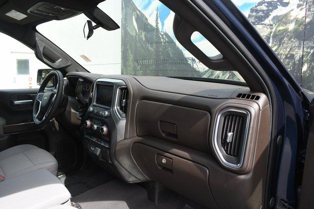 Used 2021 Chevrolet Silverado 1500 LT w/ Z71 Off-Road Package AWD/4WD image 24