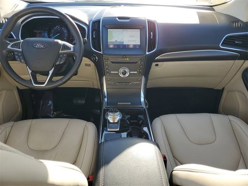 Used 2019 Ford Edge Titanium image 16