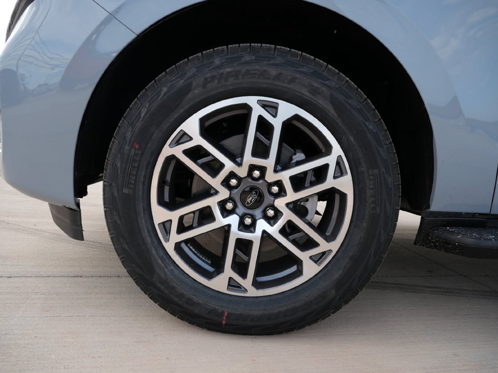New 2026 Ford Expedition Active AWD/4WD image 9