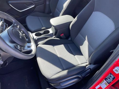 Used 2025 Kia Soul LX w/ LX Technology Package image 34