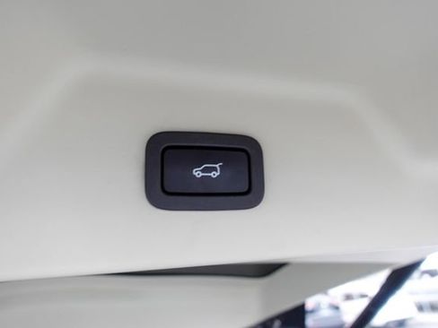 Used 2019 Land Rover Range Rover HSE image 28