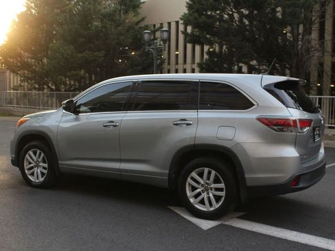 Used 2016 Toyota Highlander LE image 9