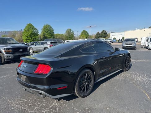 Used 2018 Ford Mustang Coupe image 3