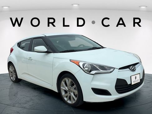 Used 2016 Hyundai Veloster FWD image 1