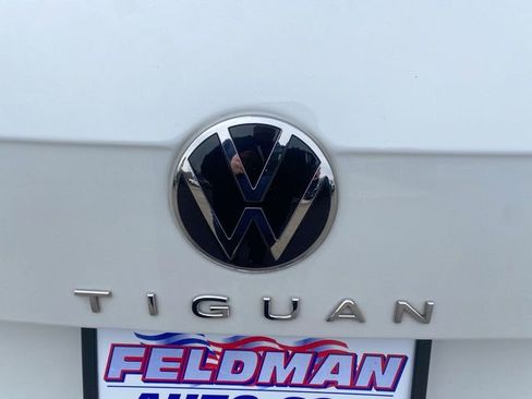 Used 2023 Volkswagen Tiguan SE w/ Panoramic Sunroof Package image 30