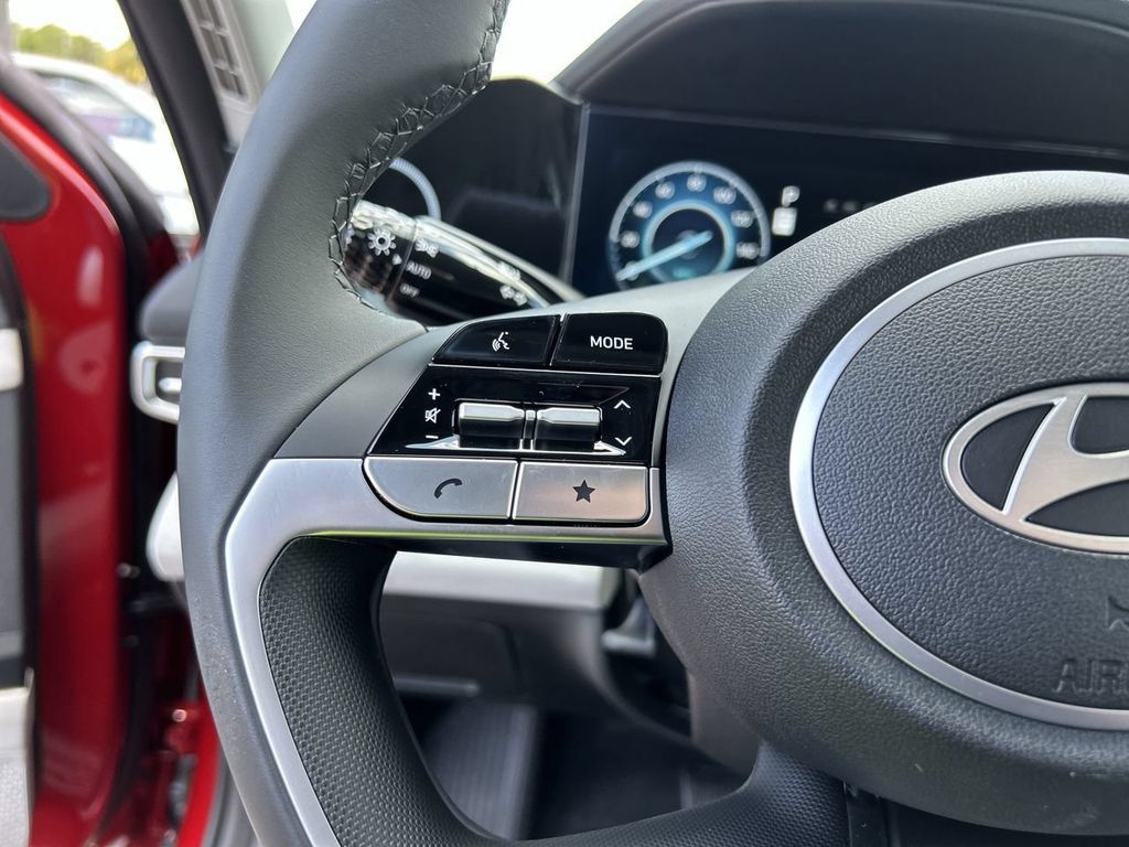 New 2025 Hyundai Elantra Limited FWD image 29