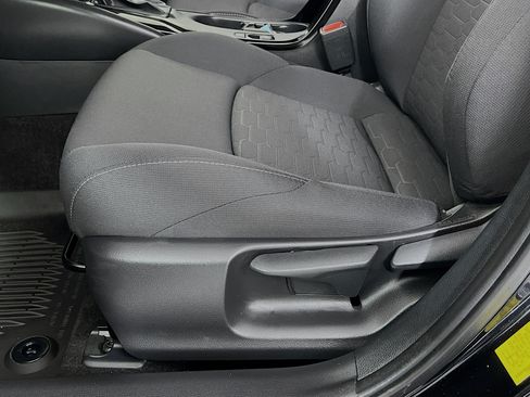 Certified 2025 Toyota Corolla SE w/ SE Package FWD image 18