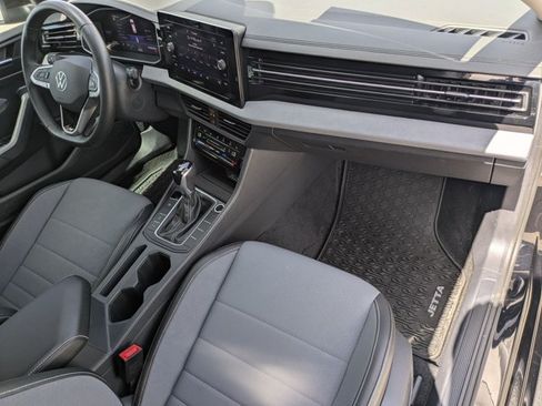 Used 2025 Volkswagen Jetta SE FWD image 21