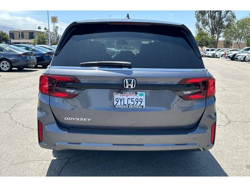 Certified 2026 Honda Odyssey EX-L image 4