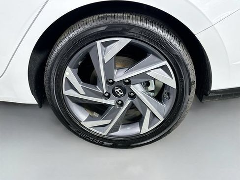 Used 2025 Hyundai Elantra Limited FWD image 32