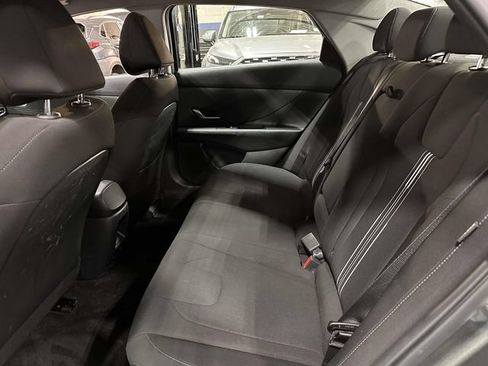 Used 2025 Hyundai Elantra SEL FWD image 19